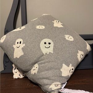 Gray Ghost Pattern Throw Pillow